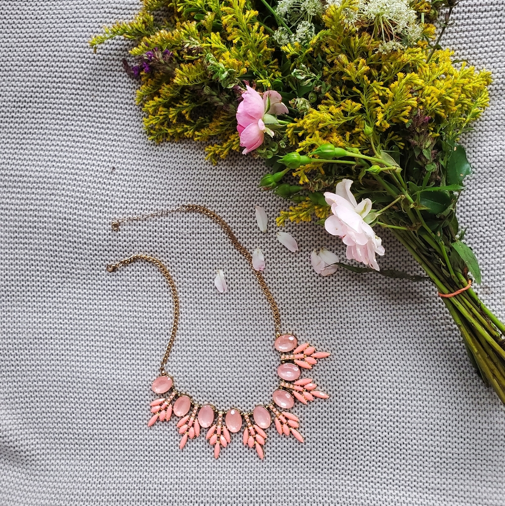 COPY - Gorgeous coral statement necklace